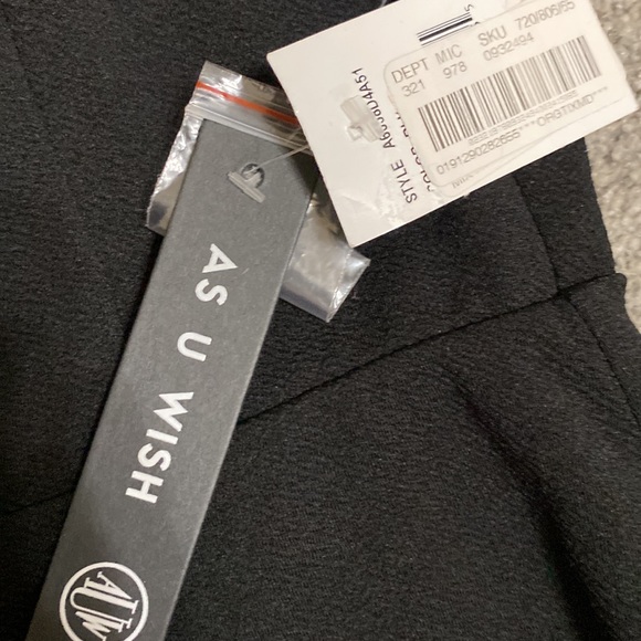 My little black dress, NWT, Junior size medium, but more like small, fitted - Picture 11 of 13